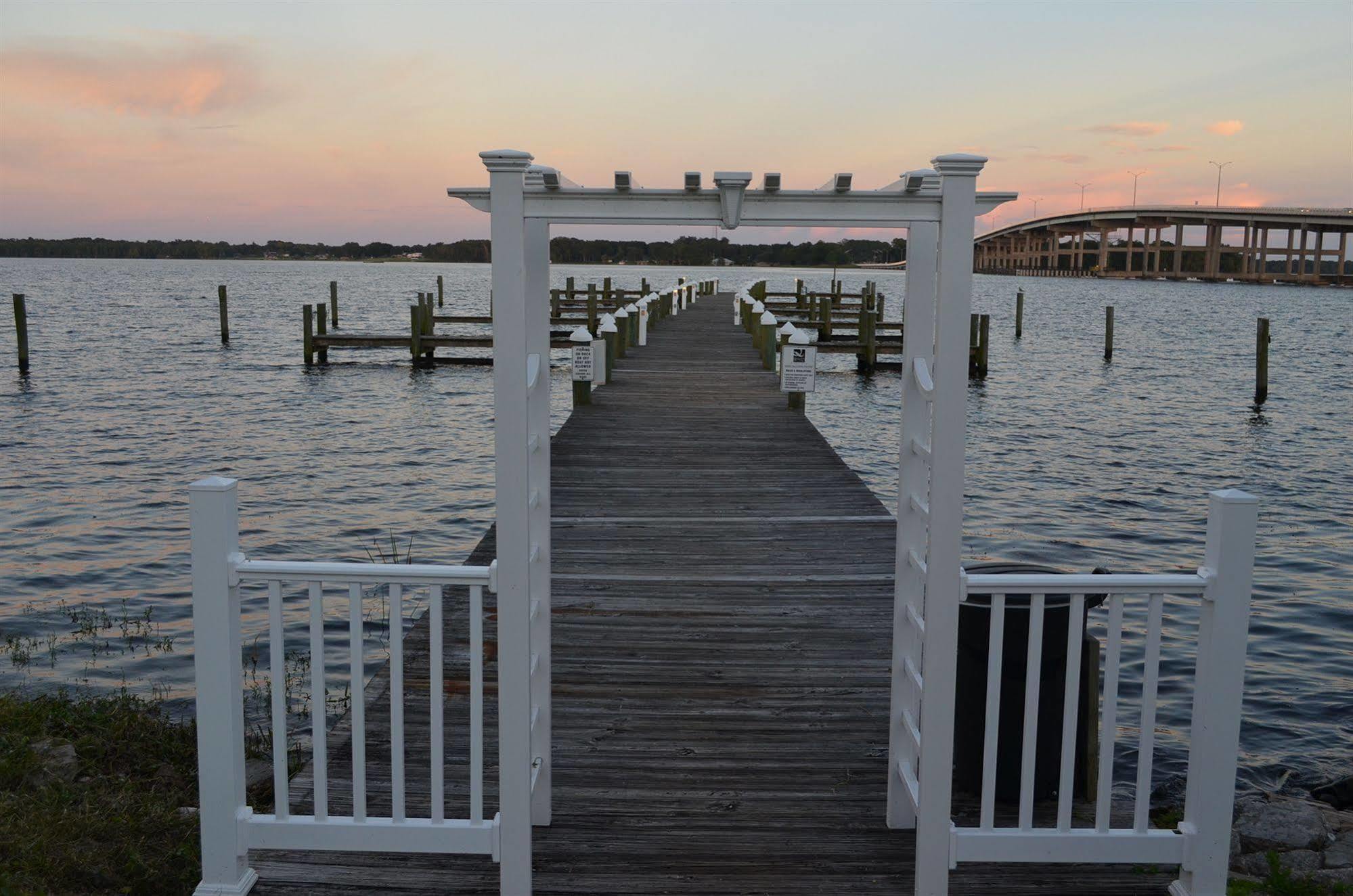 Quality Inn And Suites Palatka Riverfront Bagian luar foto